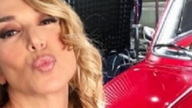Barbara d'Urso sul set del promozionale di Pomeriggio 5