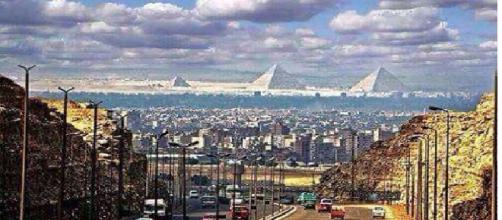 Pirâmides vistas dos arredores da cidade do Cairo