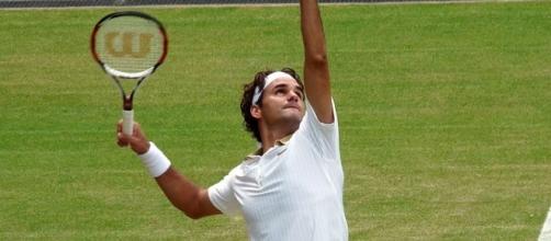 Roger Federer (26 June 2009, Wimbledon) by author Squeaky Knees from Cornwall, UK via Wikimedia Commons