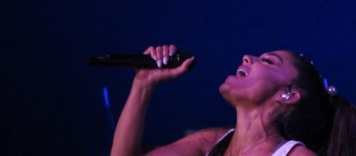 Dangerous Woman Tour 2/19/17 - https://commons.wikimedia.org/wiki/File:Ariana_Grande_(32426961434).jpg