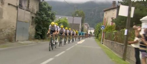 Il Team Sky guida il gruppo nella tappa di Peyragudes