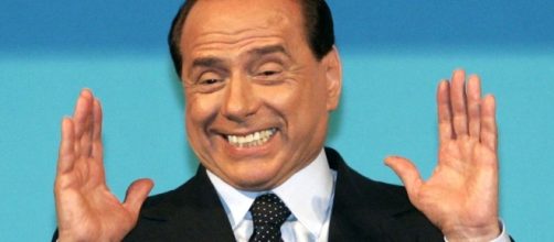 Luigi Berlusconi bacia un uomo: come ha reagito papà Silvio