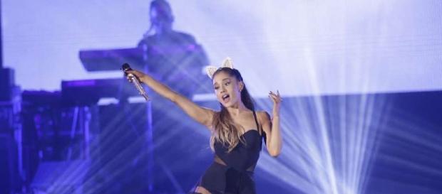 Ariana Grande durante un concierto Ariana Grande durante un concierto