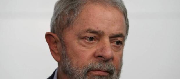 Ex-presidente Lula é condenado a mais de 9 anos de prisão Ex-presidente Lula é condenado a mais de 9 anos de prisão