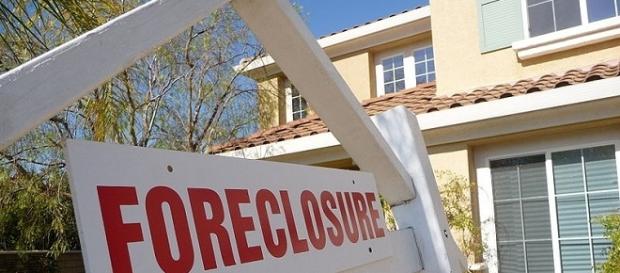 Foreclosure sign credits:wikipedia https://commons.wikimedia.org/wiki/File:Sign_of_the_Times-Foreclosure.jpg Foreclosure sign credits:wikipedia https://commons.wikimedia.org/wiki/File:Sign_of_the_Times-Foreclosure.jpg