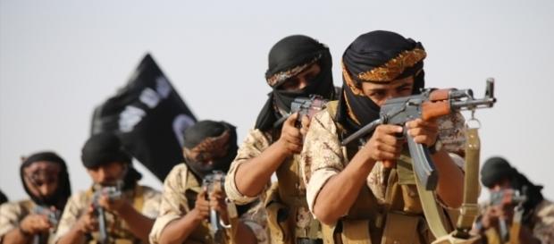 Miliziani dell'Isis: sull'orlo della sconfitta militare, molti combattenti non hanno più ricevuto denaro Miliziani dell'Isis: sull'orlo della sconfitta militare, molti combattenti non hanno più ricevuto denaro