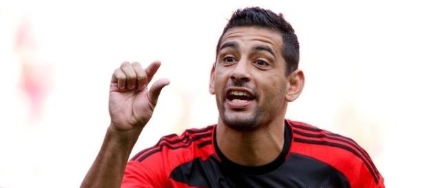 O jogador não gostou dos comentários de Edmundo O jogador não gostou dos comentários de Edmundo