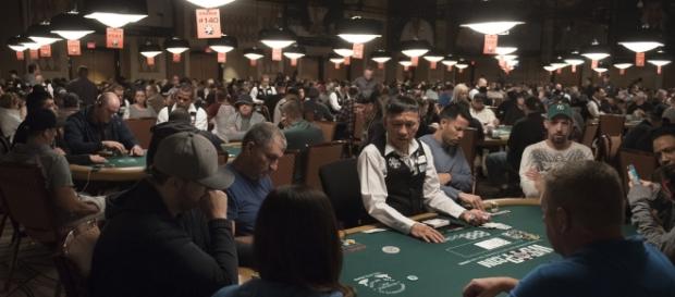 World Series of Poker 2017 | Dan Roywirat deals cards during… | Flickr - flickr.com World Series of Poker 2017 | Dan Roywirat deals cards during… | Flickr - flickr.com