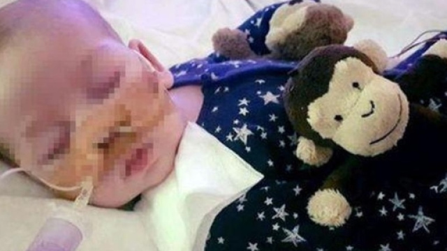 Charlie morirà perché non è ricco", il grido di dolore dei ... - leggo.it