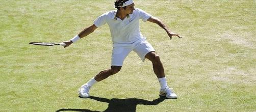 Federer during 2009 Wimbledon/ Photo: Justin Smith via Flickr CC BY-SA 2.0
