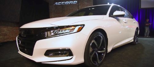 2018 Honda Accord First Look AutoGuide.com/Youtube
