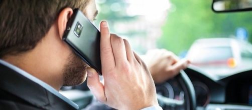 Le ultime novità su multe e sanzioni per l'uso del cellulare alla guida