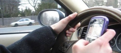 Record di multe per l'uso del cellulare durante la guida