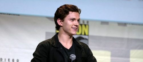 Tom Holland speaking at the 2016 SDCC - https://commons.wikimedia.org/wiki/File:Tom_Holland_(28620384206).jpg