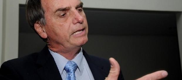 Deputado federal pelo PSC, porém, de saída do partido. Deputado federal pelo PSC, porém, de saída do partido.