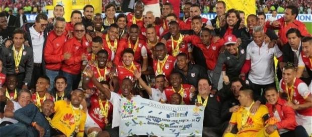 Equipe do Santa Fe em celebração Equipe do Santa Fe em celebração