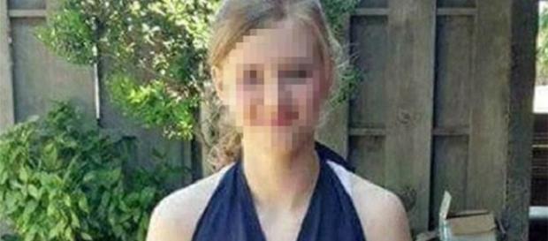 Jovem americana morreu eletrocutada ao usar celular no banho Jovem americana morreu eletrocutada ao usar celular no banho