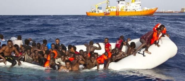 La nave Defende Europe cercherà di bloccare il flusso dei migranti. La nave Defende Europe cercherà di bloccare il flusso dei migranti.