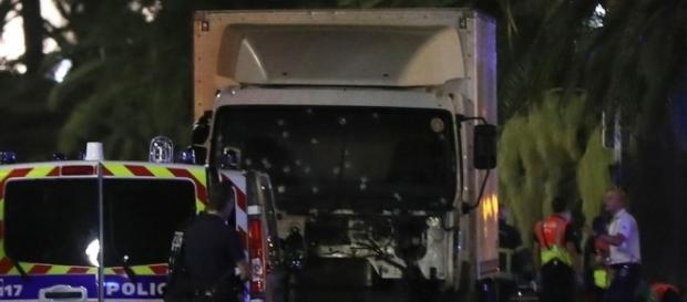 Niza: Se eleva a 84 el número de muertos en el ataque terrorista - lavanguardia.com Niza: Se eleva a 84 el número de muertos en el ataque terrorista - lavanguardia.com