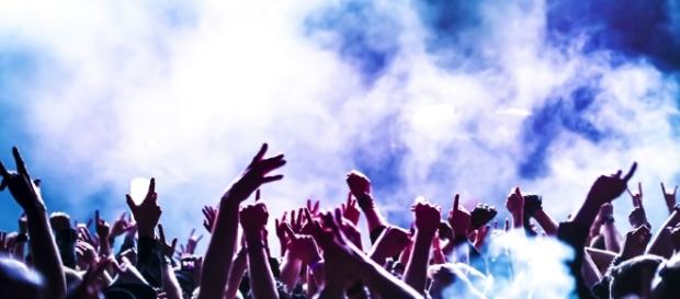 Uma vida de balada ou uma vida mais caseira? Cada signo na solteirice Uma vida de balada ou uma vida mais caseira? Cada signo na solteirice