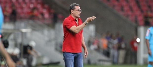 Vanderlei Luxemburgo é um dos principais responsáveis pelo avanço da equipe nos últimos jogos Vanderlei Luxemburgo é um dos principais responsáveis pelo avanço da equipe nos últimos jogos