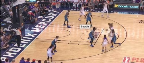 The Mercury hosted the Lynx in a Friday night WNBA battle in Phoenix, Arizona. [Image via WNBA/YouTube]