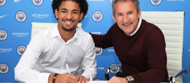 Douglas Luiz foi contratado pelo Manchester City Douglas Luiz foi contratado pelo Manchester City