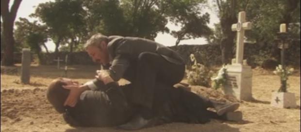 Il Segreto, anticipazioni: Rosario sta male sulla tomba della figlia Il Segreto, anticipazioni: Rosario sta male sulla tomba della figlia