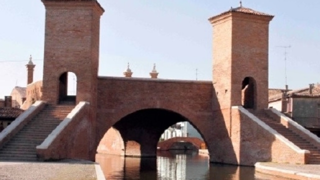 Ferrara: rimossa passerella dai Trepponti