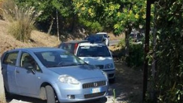 Il sindaco di Castell'Umberto blocca l'accesso all'albergo.