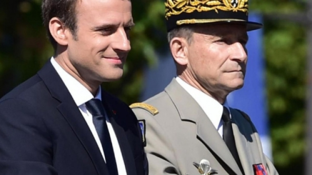 Le Président Macron a clarifié les fonctions de Président de la République et de Chef d'Etat-Major général des armées.