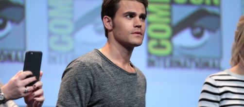 Paul Wesley on stage at Comic Con (Flickr).