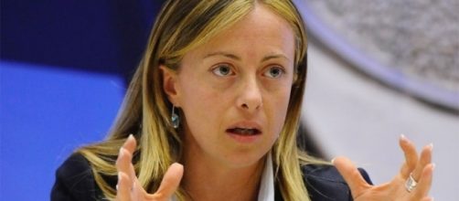 Giorgia Meloni arriva a Civitavecchia per chiudere il porto ai migranti