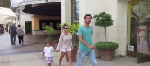 Kourtney Kardashian & Scott Disick Reunited For Family Day With Kids | Splash news as cited by Lehren Hollywood | YouTube