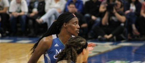 Sylvia Fowles and Minnesota try to get their second-straight win over the Phoenix Mercury on Sunday. [Image via Wikimedia Commons]