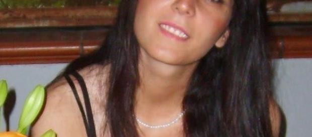 Era conosciuta come l'angelo dei ragazzi difficili Raffaella Esposito Alaia, morta ieri a 34 anni per salvare in mare 2 bambini. Foto: Facebook. Era conosciuta come l'angelo dei ragazzi difficili Raffaella Esposito Alaia, morta ieri a 34 anni per salvare in mare 2 bambini. Foto: Facebook.