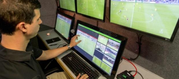 Fußball - Weltpremiere durch Video-Schiedsrichter in Holland ... - sueddeutsche.de Fußball - Weltpremiere durch Video-Schiedsrichter in Holland ... - sueddeutsche.de