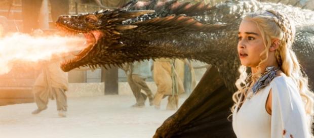 Les Dragons de Daenerys Targaryen sont étrangement liés à une magie très ancienne... Les Dragons de Daenerys Targaryen sont étrangement liés à une magie très ancienne...