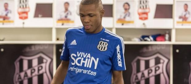 Matheus Jesus estava na Ponte Preta Matheus Jesus estava na Ponte Preta