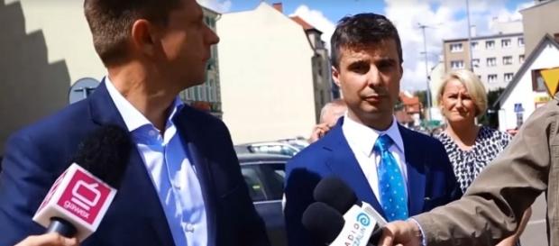 Petru zaatakowany słownie podczas konferencji prasowej (źródło: Facebook). Petru zaatakowany słownie podczas konferencji prasowej (źródło: Facebook).