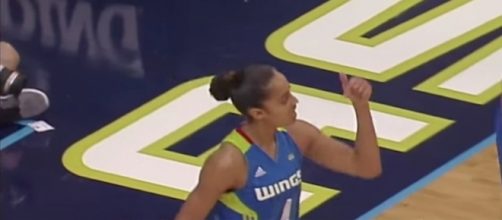Skylar Diggins-Smith lead the Wings with 26 points in a double-overtime win over the Chicago Sky on Sunday. [Image via WNBA/YouTube]