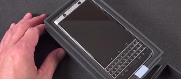 Blackberry KEYone: Unboxing & Review DetroitBORG/Youtube Blackberry KEYone: Unboxing & Review DetroitBORG/Youtube