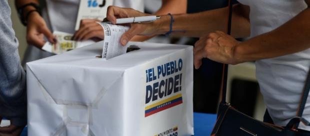 Começa plebiscito simbólico contra Maduro na Venezuela Começa plebiscito simbólico contra Maduro na Venezuela