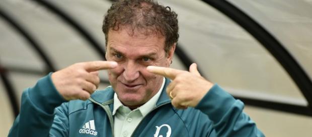 Cuca, técnico do Palmeiras, está de olho em meia Cuca, técnico do Palmeiras, está de olho em meia