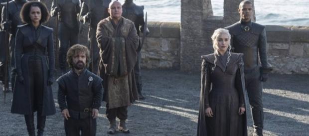 Daenerys e seus aliados em Dragonstone Daenerys e seus aliados em Dragonstone