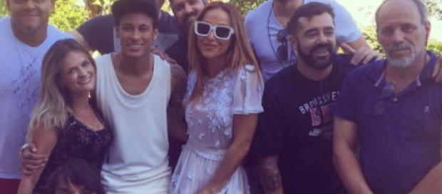 Neymar abusa da animação em foto (Foto: Reprodução) Neymar abusa da animação em foto (Foto: Reprodução)
