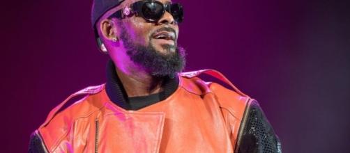 R Kelly denies holding several women in 'abusive cult' - BBC News - bbc.com