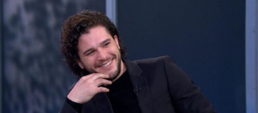 Kit Harington and girlfriend Rose Leslie look adorable in "Game of Thrones" premiere (Image Credit: go.com)