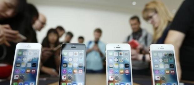 Apple may launch 2017 iPhone SE variant with new camera setup ... - hindustantimes.com Apple may launch 2017 iPhone SE variant with new camera setup ... - hindustantimes.com