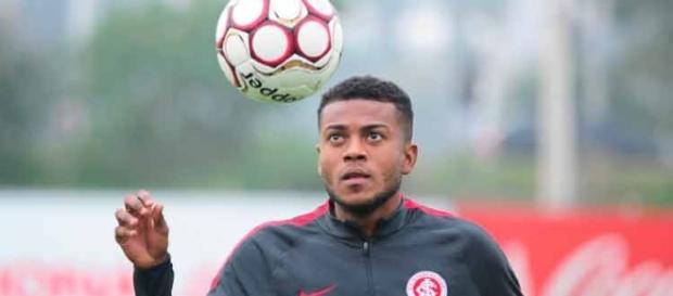 Cirino deve rumar para o futebol do exterior em agosto (Foto: Divulgação/Internacional) Cirino deve rumar para o futebol do exterior em agosto (Foto: Divulgação/Internacional)